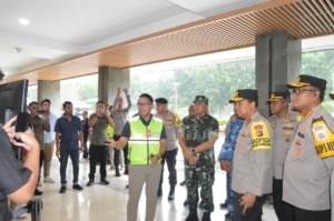 Danrem 161/Wira Sakti Bersama Forkopimda NTT Patroli dan Cek Pos Lilin Jelang Natal 2025 di Kota Kupang