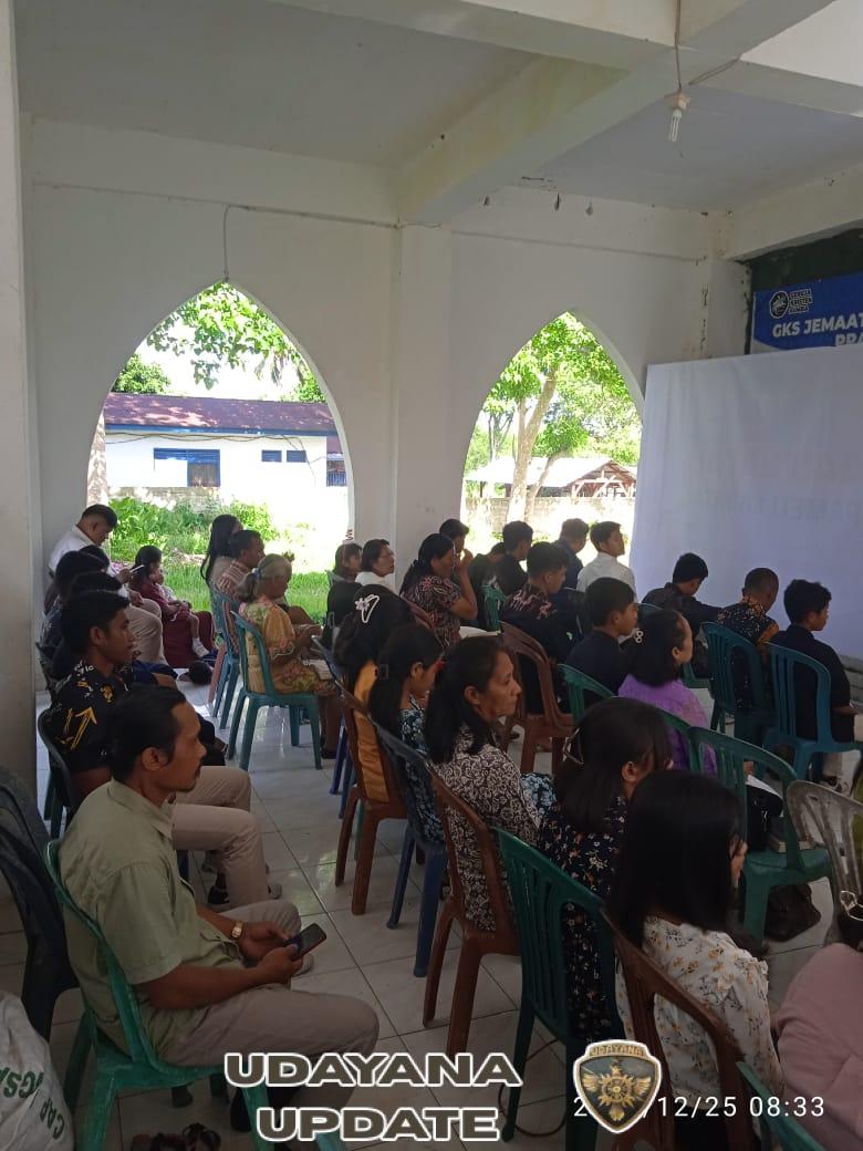 Babinsa Koramil 01/Lewa Amankan Perayaan Natal di Wilayah Binaan