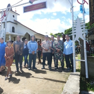 Babinsa Koramil 05/Waingapu Amankan Ibadah Natal di Gereja Katolik St. Elisabet Lambanapu