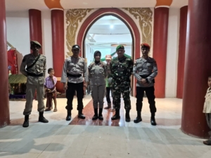 Kodim 1613/Sumba Barat Amankan Ibadah Malam Natal di Sumba Barat dan Sumba Tengah