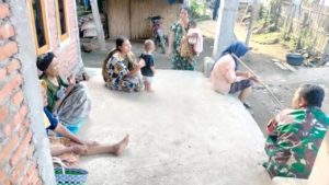 Jaga Kamtibmas, Babinsa Koramil Poto Tano Laksanakan Komsos di Desa Mantar