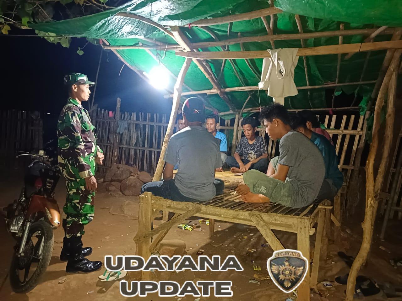 Patroli Siskamling Babinsa Desa Kore Bersama Warga Ciptakan Situasi Kondusif