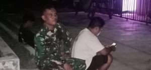 Babinsa Poto Tano Laksanakan Patroli Malam, Tingkatkan Keamanan Warga