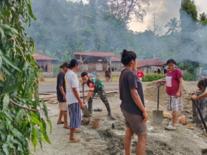 Melalui Komsos, Babinsa Maurole Perkuat Keamanan dan Kebersamaan Warga Desa Nggesa Biri