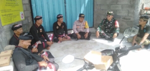 Kawal Ketat Pengabenan, Babinsa Satra Bersinergi Bersama Bhabinkamtibmas Dan Pecalang