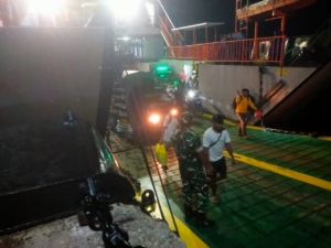 Koramil 1627-02/Pantai Baru Amankan Kedatangan KM Garda Maritim 3 di Pelabuhan Pantai Baru