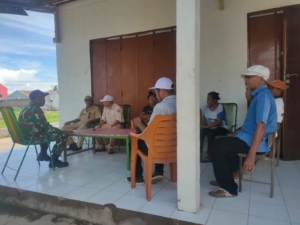 Babinsa Geliting Laksanakan Komsos Bersama Masyarakat