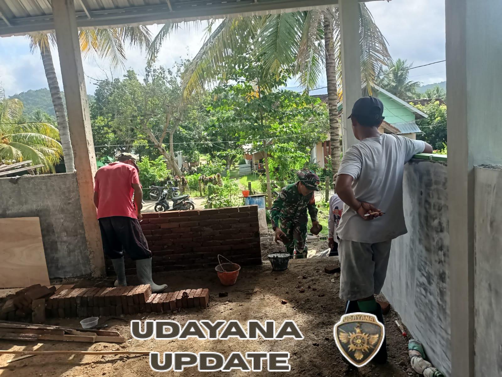 Komsos Babinsa Koramil 1628-03/Seteluk Dukung Pembangunan Posyandu Wujud Sinergi TNI AD,