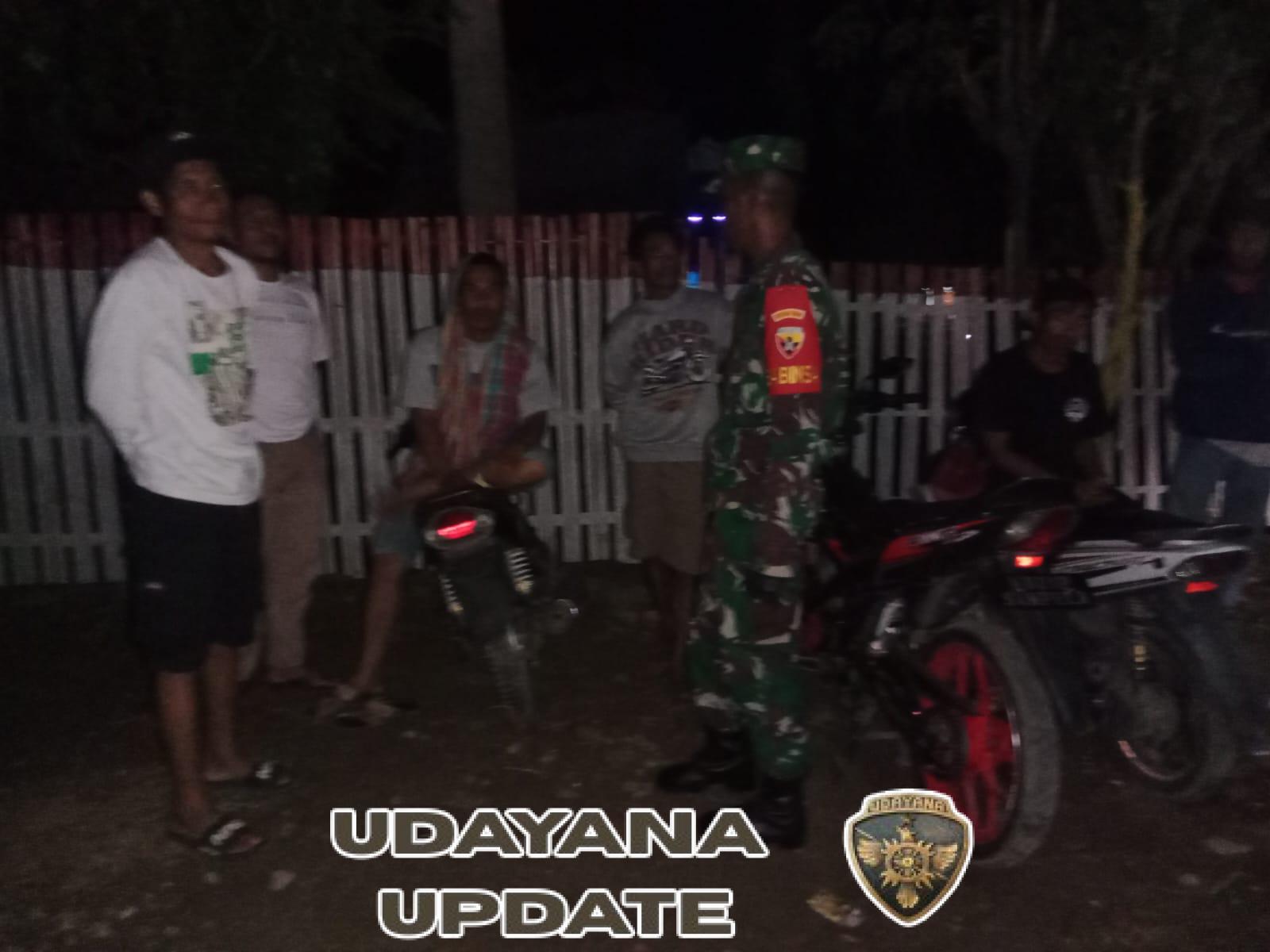 Patroli Malam Babinsa di Desa Rompo Ciptakan Komunikasi Harmonis Antar Warga