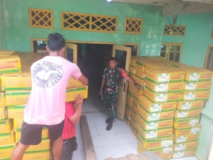 Babinsa Jatiwangi Pantau Langsung Distribusi Benih Jagung dari Dinas Pertanian Kota Bima