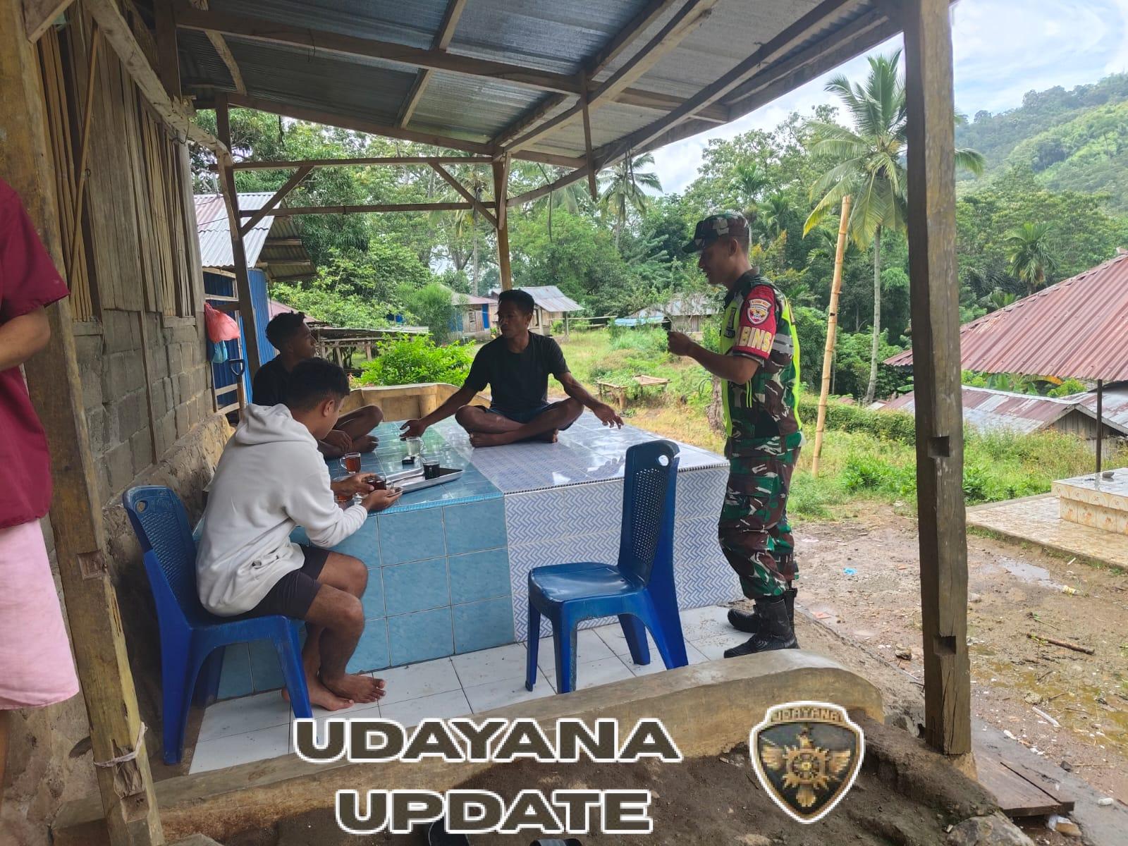Jaga Kamtibmas Wilayah Binaan, Babinsa Maurole Hadir di Tengah Warga Nggesa Detu