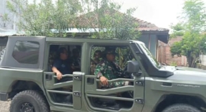 Danramil 1608-02/Bolo Bersama Muspika dan Polsek Gelar Patroli dengan Mobil Maung