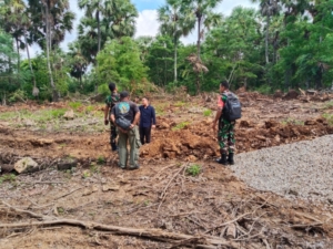 Babinsa Koramil 1627-01/Ba’a Pantau Kegiatan Cintakasih dan Bakti Sehat Merah Putih di Tuanatuk