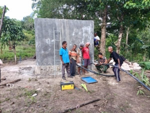 TNI AD Hadirkan Sumber Air Bersih di Desa Netpala, Babinsa Pasang Pipa HDPE dan 6 Titik Kran