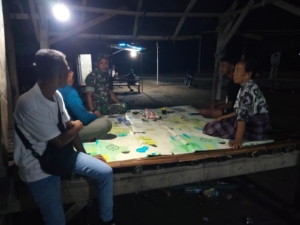 Babinsa Poto Tano Laksanakan Patroli Rutin dan Imbau Warga Jaga  Keamanan Lingkungan