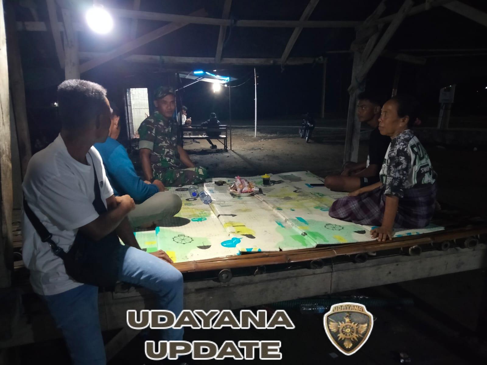 Babinsa Poto Tano Laksanakan Patroli Rutin dan Imbau Warga Jaga Keamanan Lingkungan