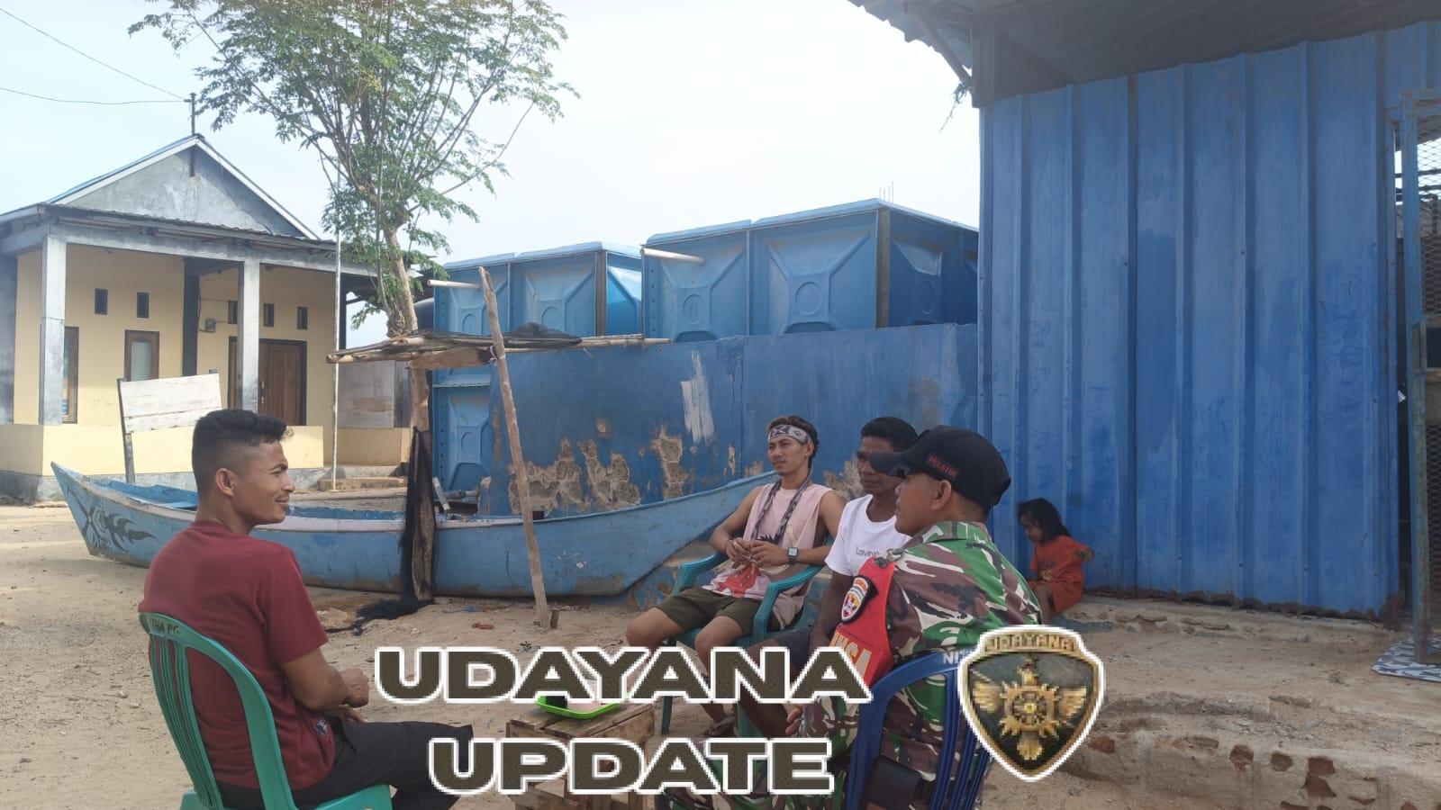 Pererat Silaturahmi, Babinsa Koramil 1630-01/Komodo Laksanakan Komsos di Pulau Papagarang