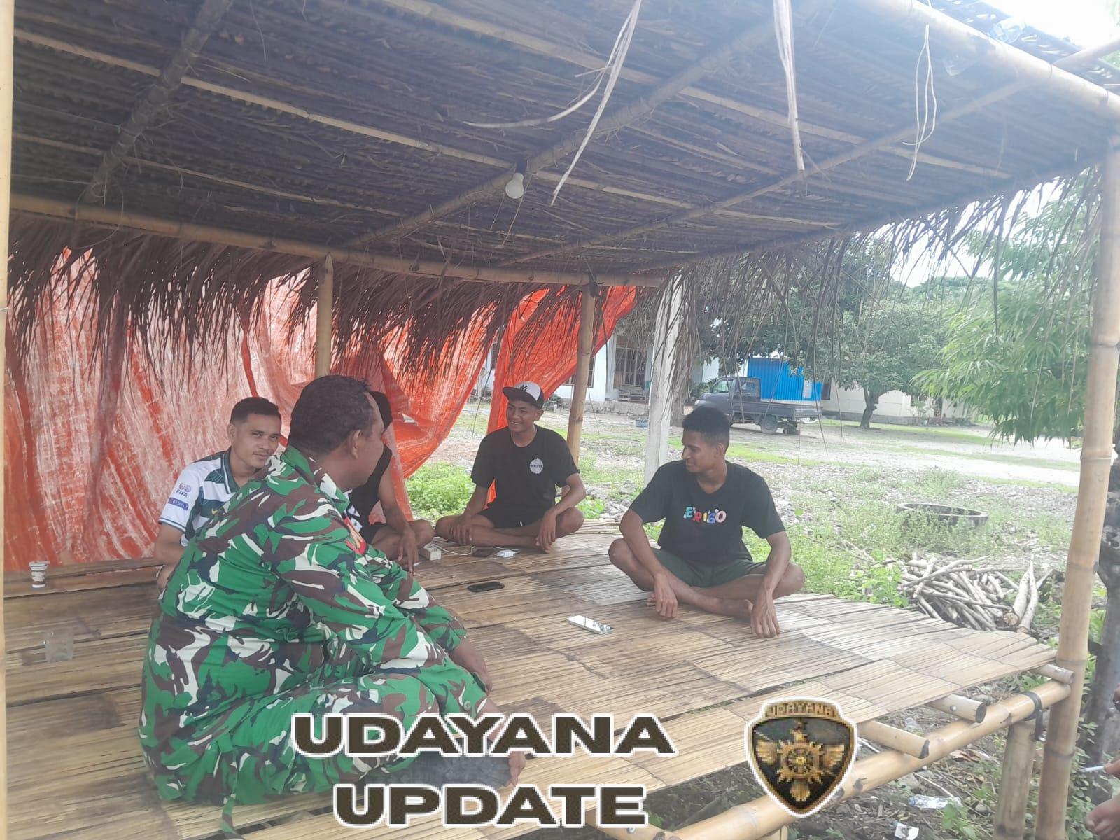 Hadir di Tengah Warga, Babinsa Detukeli Ciptakan Rasa Aman di Desa Detumbewa