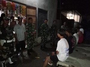 Serma Rizaludin Babinsa Penaraga Aktif Dampingi Patroli Jaga Keamanan Malam