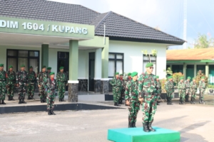 Kodim 1604 Kupang Gelar Upacara Bendera Mingguan