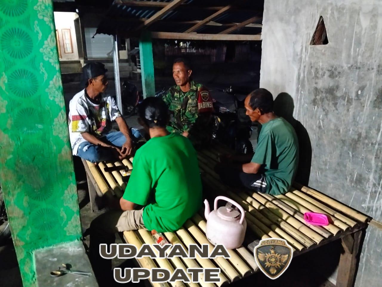 Perkuat Kamtibmas, Babinsa Pekat Pantau Ronda Malam Warga