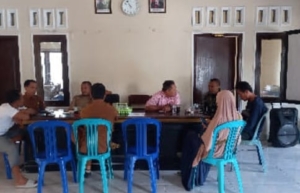 ‎Jalin Koordinasi Wilayah, Babinsa Lenek Lauk Komsos dengan Kawil dan Perangkat Desa