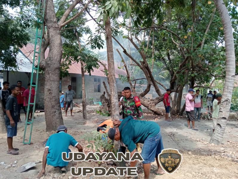 Perkuat Kamtibmas, Babinsa Koramil 1602-04/Maurole Laksanakan Pamwil dan Komsos