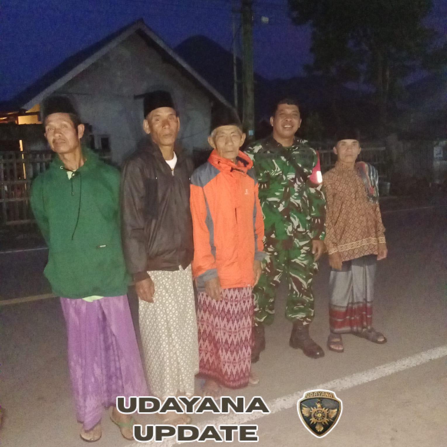 Patroli Malam di Dusun Batujalik, Babinsa Imbau Warga Aktif Ikut Siskamling
