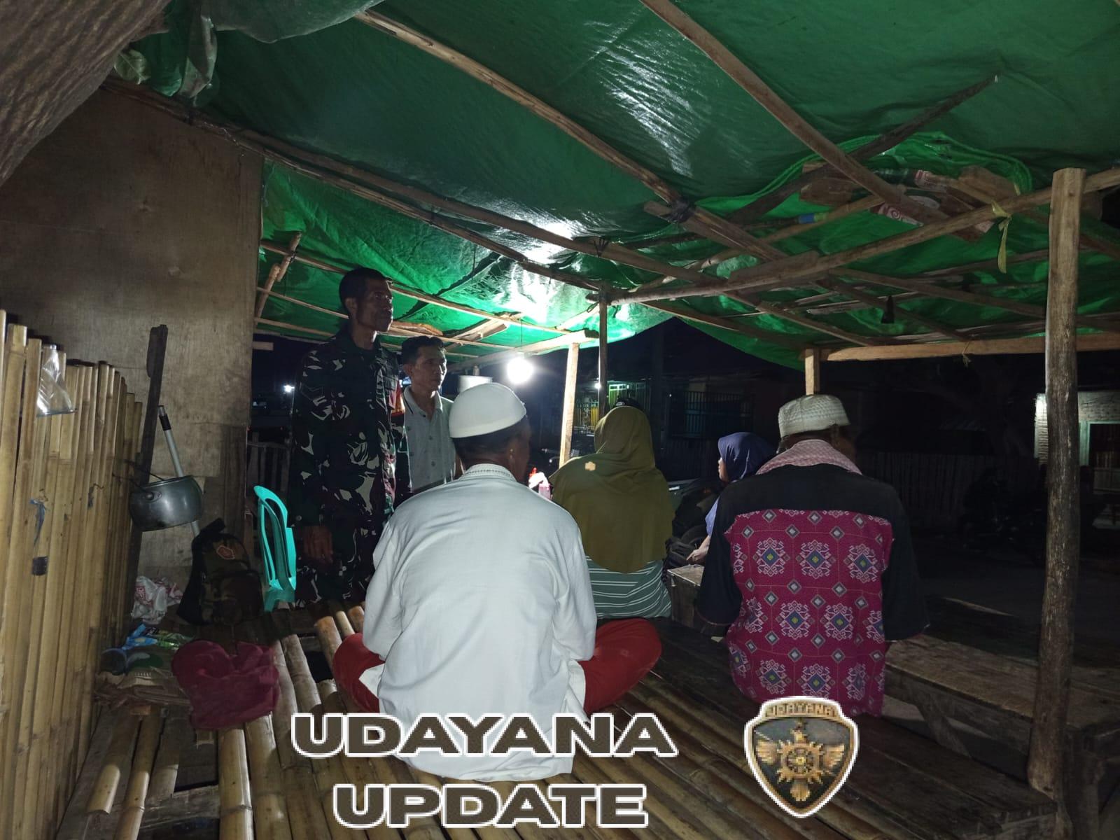 Babinsa Piong dan Donggo Bersama Warga Jaga Keamanan Malam Hari