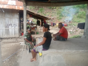 Perkuat Kamtibmas, Babinsa Detukeli Hadir di Tengah Warga Desa Kanganara