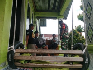 Perkuat Kamtibmas, Babinsa Ende Hadir Bersama Warga Lingkungan Kuzazo