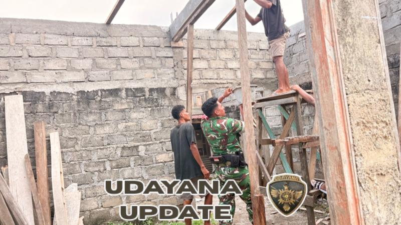 Babinsa Koramil 1602-04/Maurole Bantu Pembangunan Rumah Layak Huni dan Laksanakan Komsos di Desa Neotonda