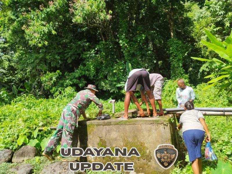 Wujud Kemanunggalan TNI–Rakyat, Babinsa dan Warga Gotong Royong Bersihkan Mata Air