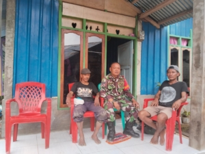 Perkuat Kamtibmas, Babinsa Detusoko Hadir Bersama Warga Desa Dile