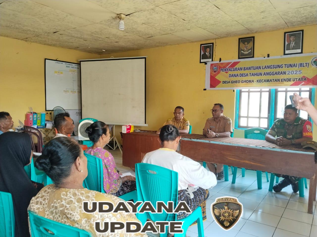 Pastikan Aman dan Tertib, Babinsa Ende Utara Dampingi Pembagian BLT kepada 29 KPM