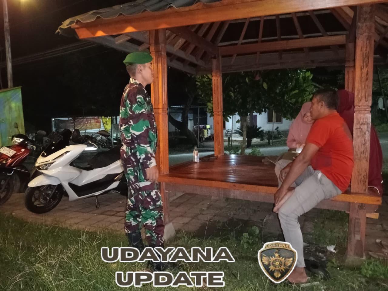 Babinsa Sekongkang Laksanakan Patroli Malam, Imbau Warga Jaga Kamtibmas