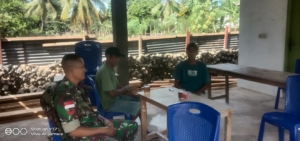 Babinsa Koramil Ba’a Laksanakan Monitoring Wilayah dan Komsos Bersama Warga Sanggaoen