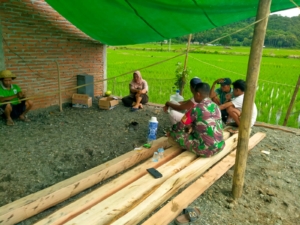 Perkuat Keamanan Desa, Babinsa Goa Gelar Patroli dan Komsos Bersama Warga