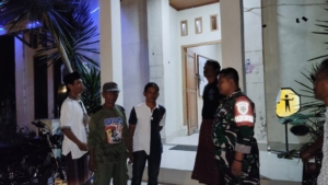 Anggota Piket Koramil Sekongkang Intensifkan Patroli dan Imbau Kamtibmas
