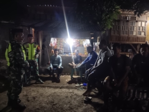 Babinsa Sape Aktif Pantau Situasi Wilayah Lambu dan Sape