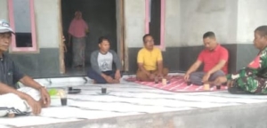 Babinsa Desa Mamben Lauk Gelar Komsos, Ajak Warga Jaga Kamtibmas Jelang Tahun Baru 2026