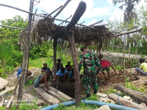 Babinsa Pantai Beringin Wujudkan Kepedulian Bersama Warga