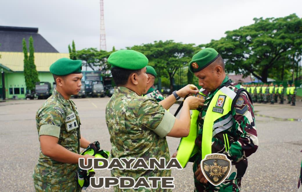 Danrem 161/Wirasakti Pimpin Apel Kesiapsiagaan Menyambut Tahun Baru 2026 dan Penyerahan Simbolis Rompi Babinsa