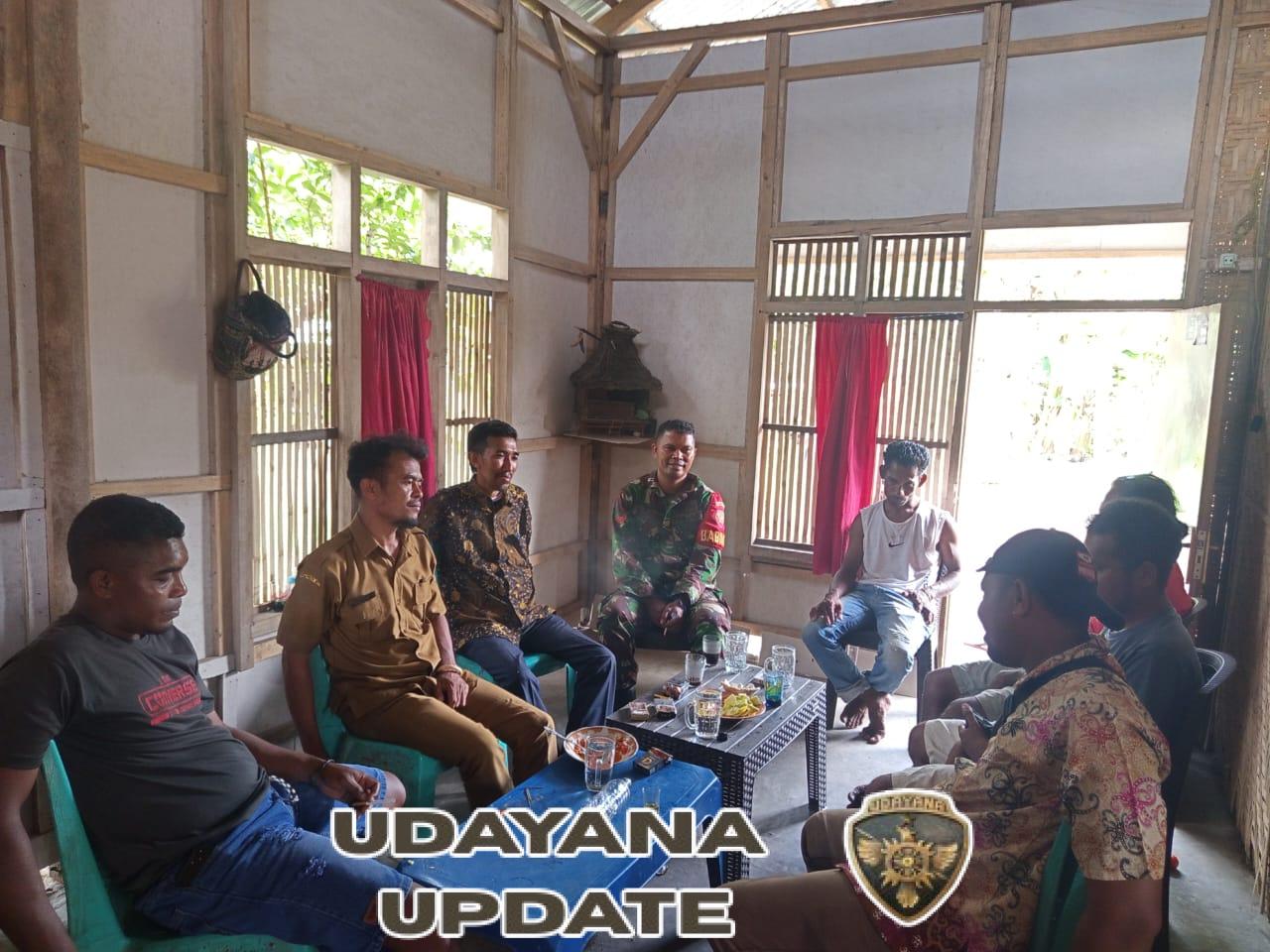 Jaga Kondusivitas Wilayah, Babinsa Mukusaki Aktif Lakukan Komsos dan Pemantauan