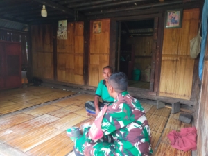 Pererat Kemanunggalan TNI–Rakyat, Babinsa Laksanakan Komsos di Ndori