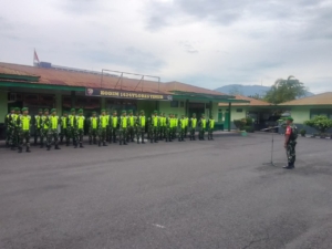 Dandim 1624/Flotim Pimpin Apel Kesiapsiagaan Pengamanan Ibadah dan Perayaan Malam Tahun Baru 2026