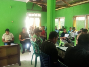 Dukung Transparansi Anggaran, Babinsa Koramil 1603-04/Kewapante Ikuti Musdes Khusus