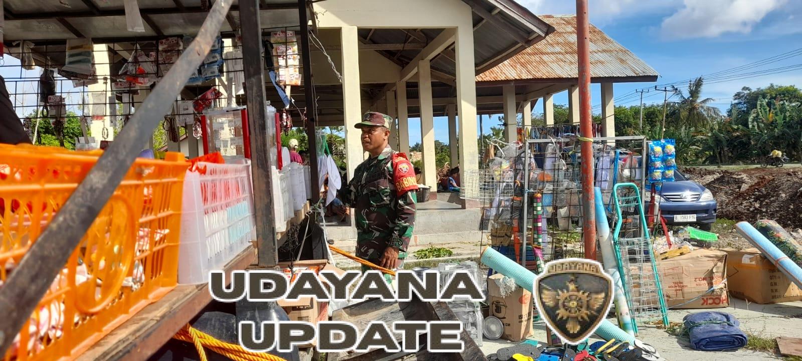 Pererat Kedekatan, Babinsa Desa Wanga Komsos Bersama Pedagang Pasar
