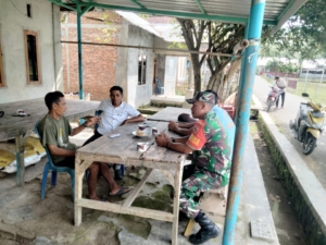 Perkuat Kedekatan dengan Warga, Babinsa Tebo Pantau Kondisi Wilayah