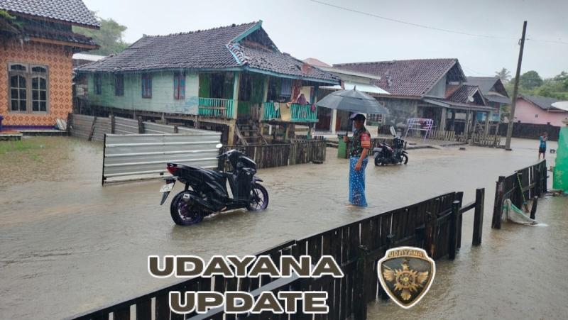 Babinsa Desa Tongo Sigap Lakukan Pemantauan Wilayah Akibat Hujan Lebat, Pastikan Keselamatan Warga